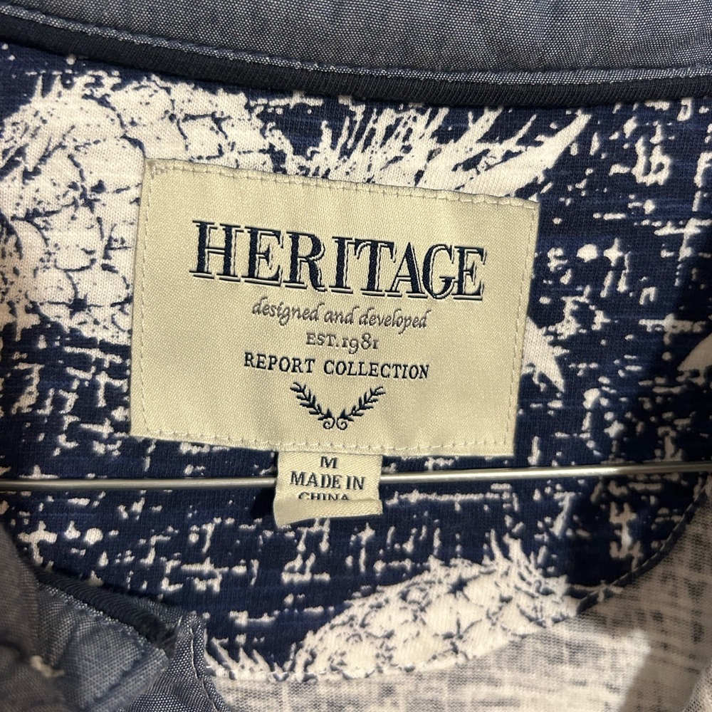 Heritage Blue and White Pineapple Print Men's Shirt. Size MD. Great condition - Picture 3 of 5